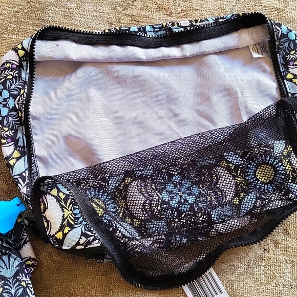 Vera Bradley 3 Pc Toiletry Set - Still Has Tags - Picture 2 of 4